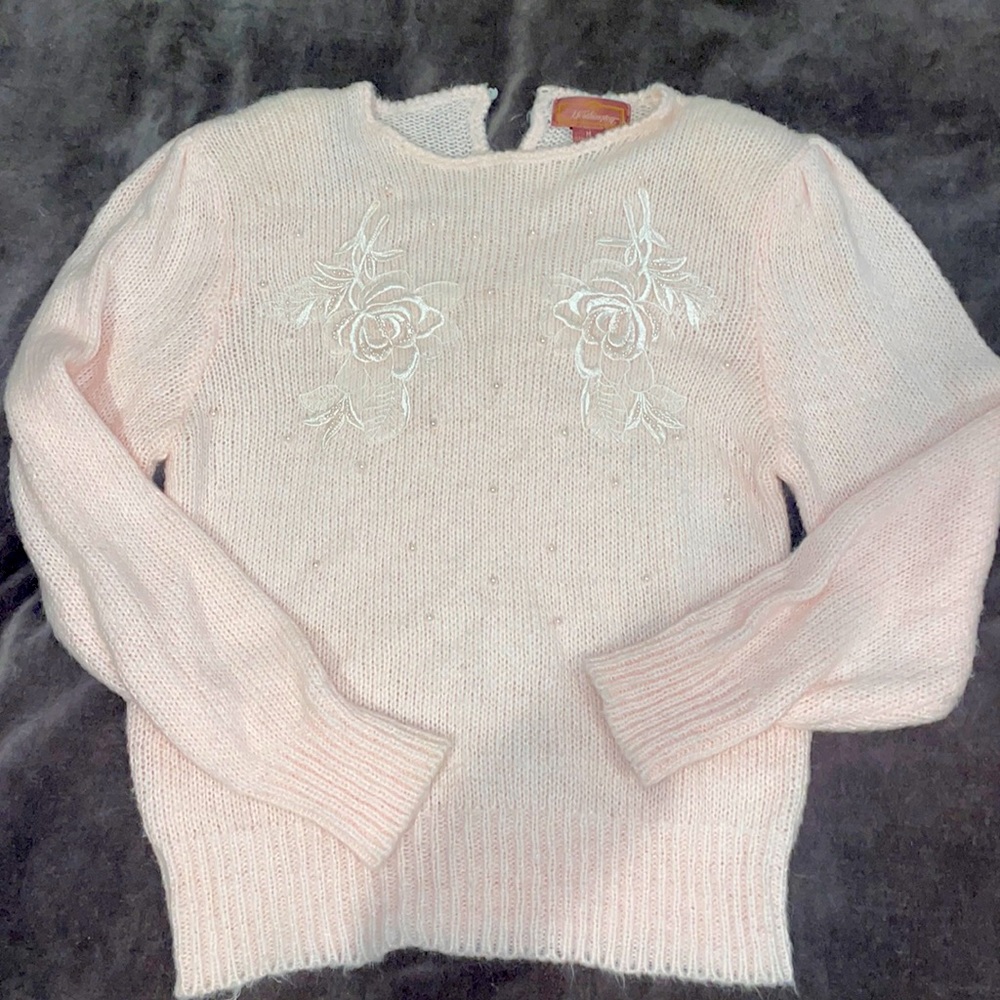 Gorgeous 1980s pink sweater size medium